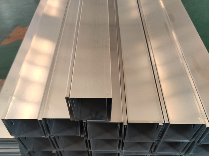 不锈钢电缆桥架的表面可以喷塑吗？